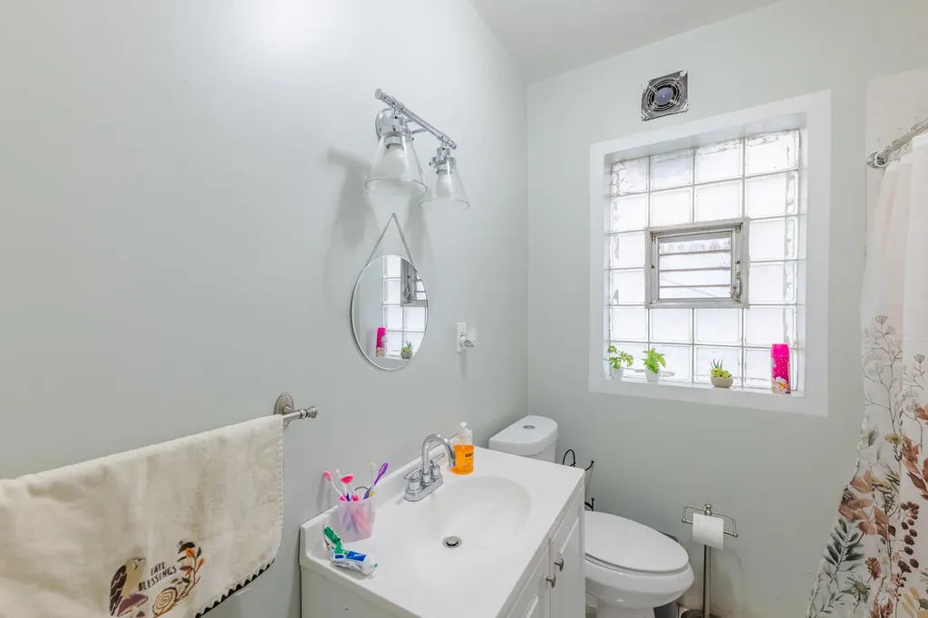 6733 South Campbell Avenue Chicago IL 60629