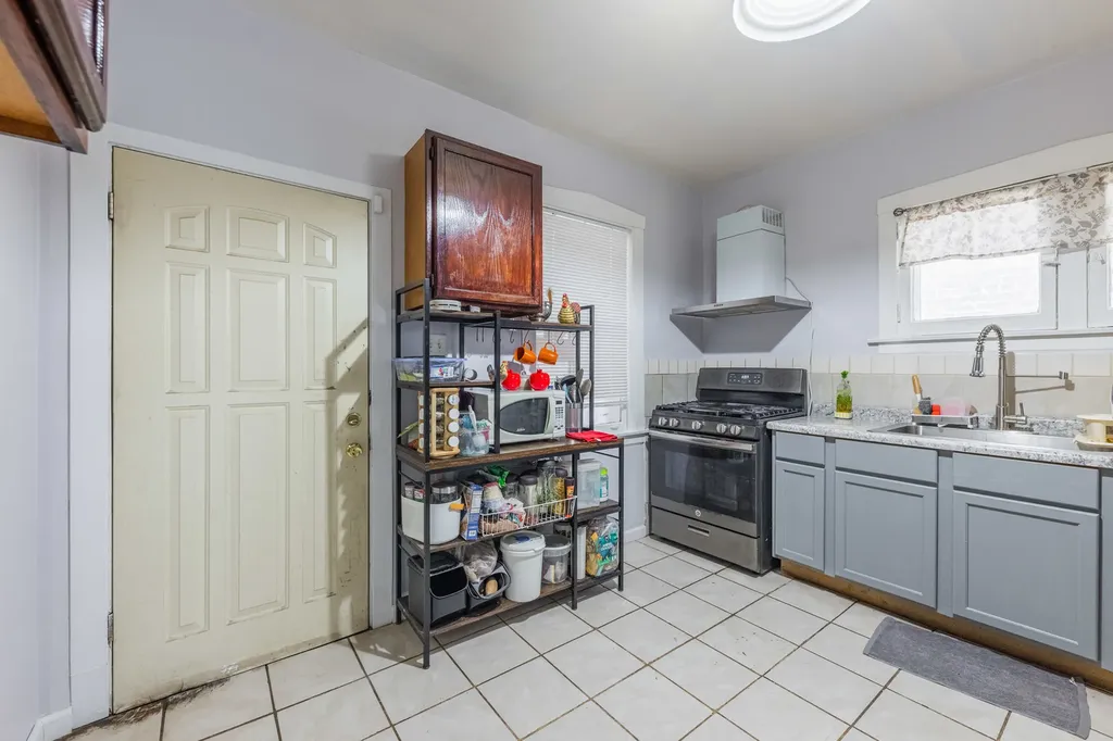 6733 South Campbell Avenue Chicago IL 60629