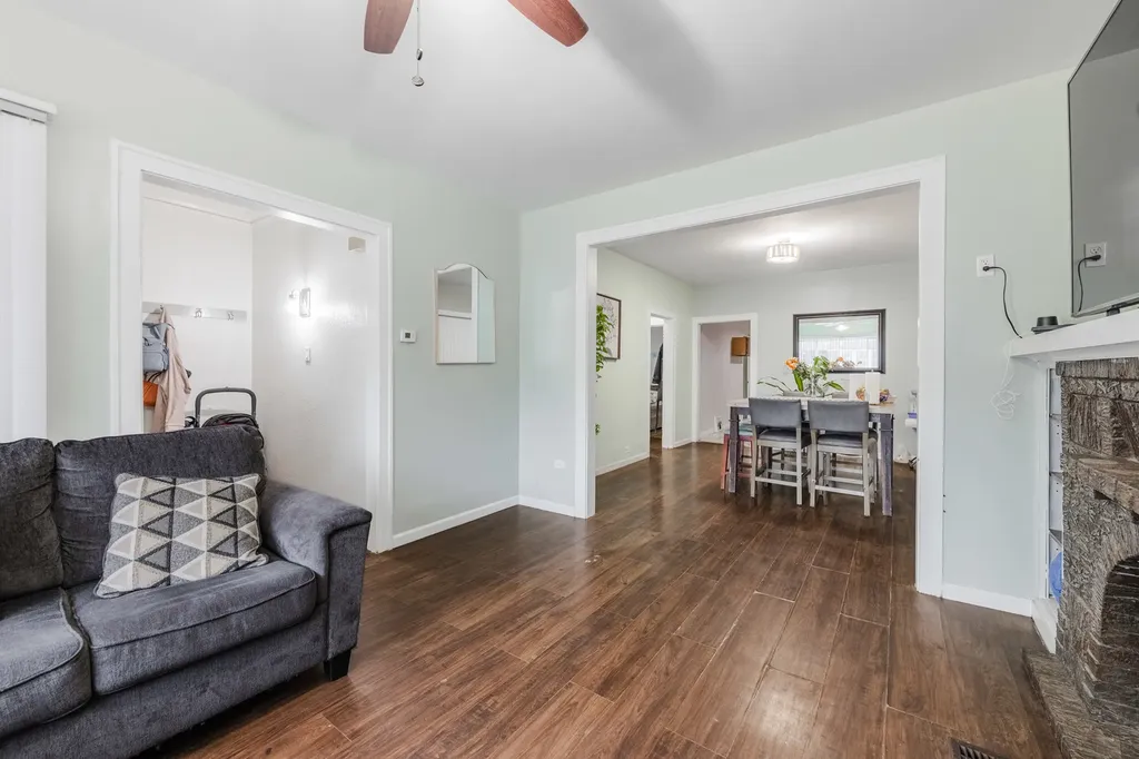 6733 South Campbell Avenue Chicago IL 60629