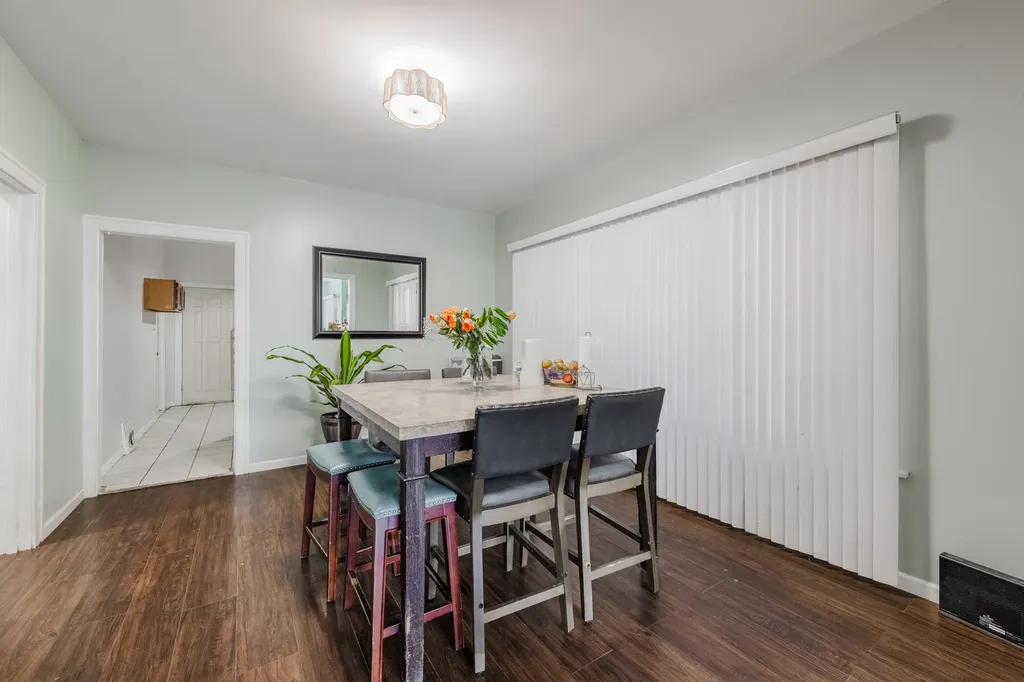 6733 South Campbell Avenue Chicago IL 60629