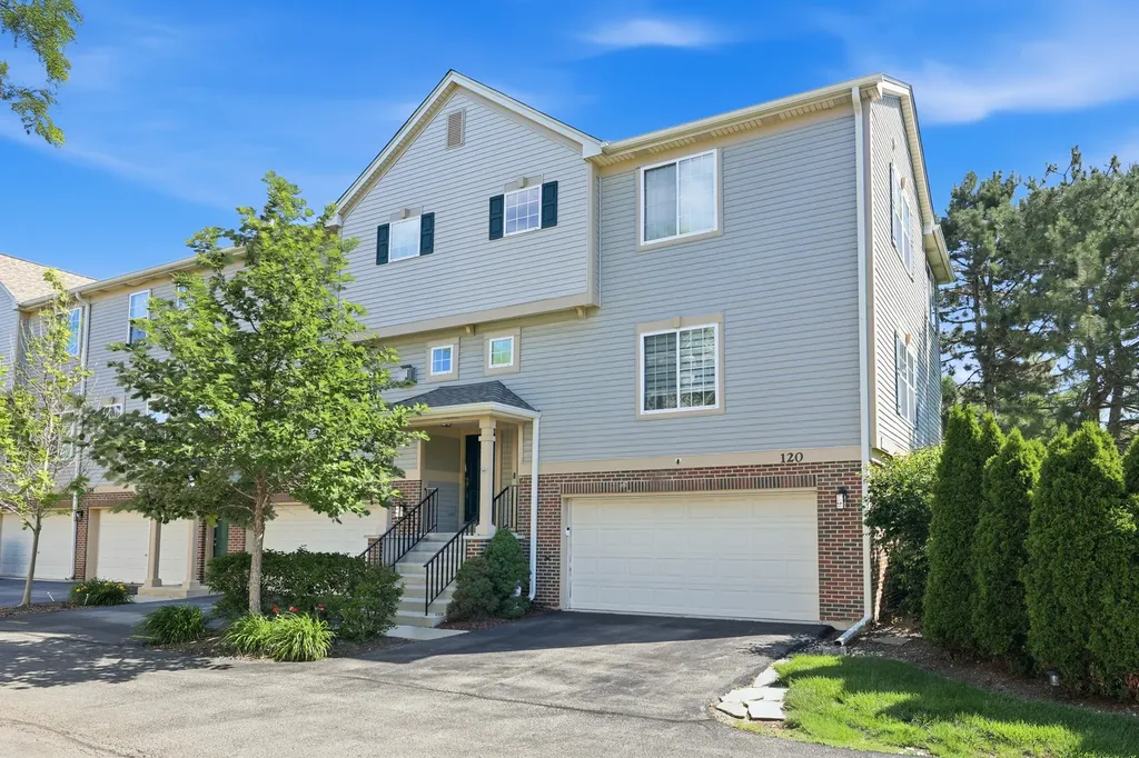 120 Monarch Drive Streamwood IL 60107