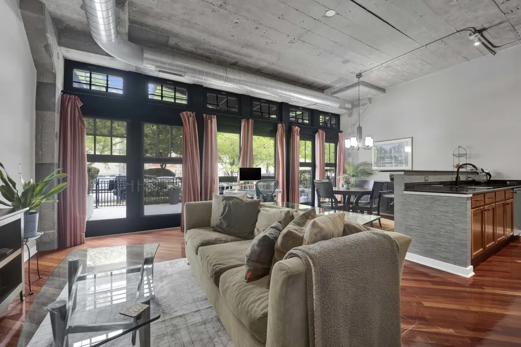 1151 West 14th Place Chicago IL 60608