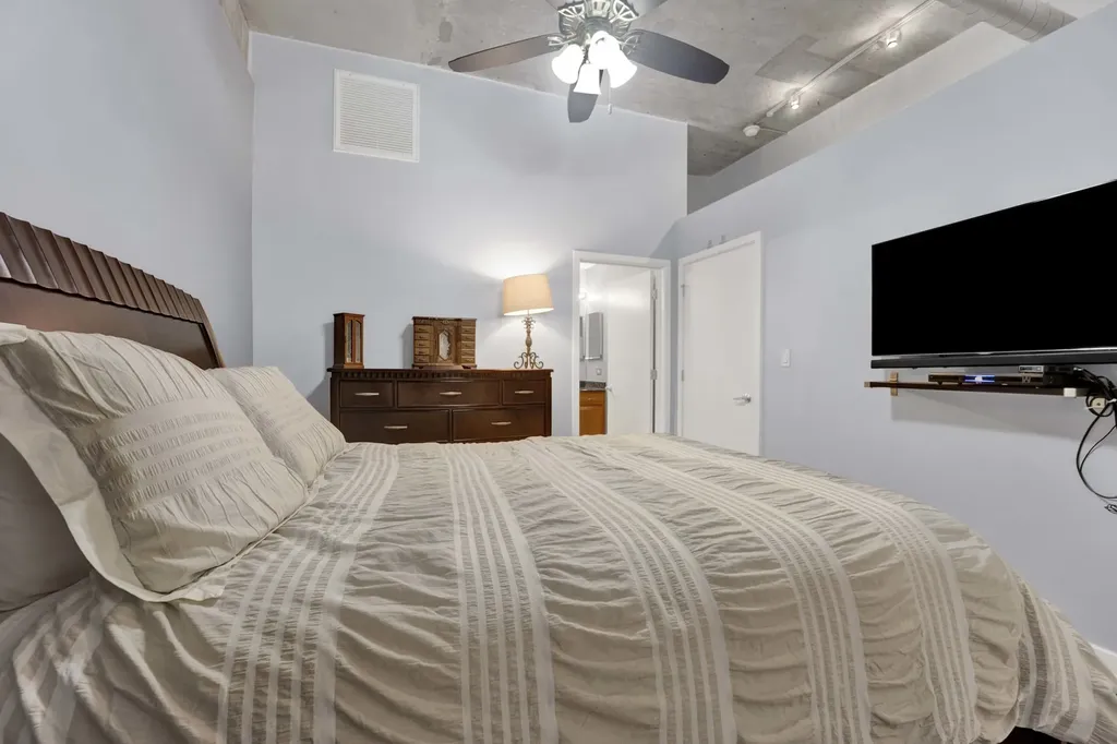 1151 West 14th Place Chicago IL 60608