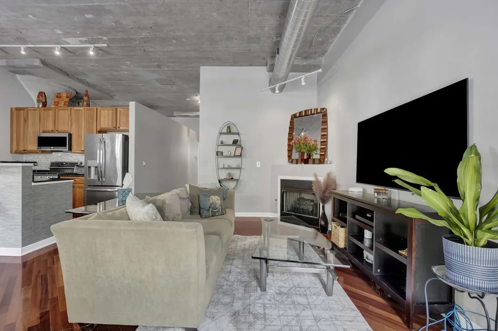 1151 West 14th Place Chicago IL 60608