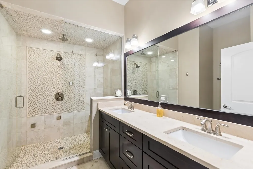 2853 North Halsted Street Chicago IL 60657