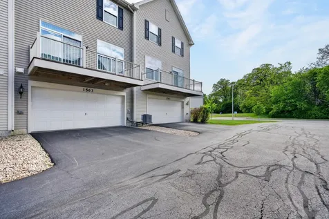 1563 Deer Pointe Drive South Elgin IL 60177