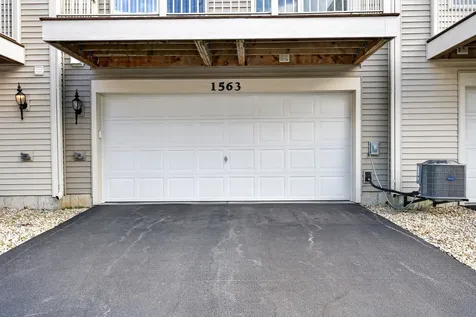 1563 Deer Pointe Drive South Elgin IL 60177
