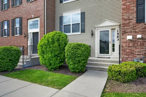 1563 Deer Pointe Drive South Elgin IL 60177