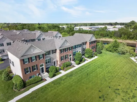 1563 Deer Pointe Drive South Elgin IL 60177