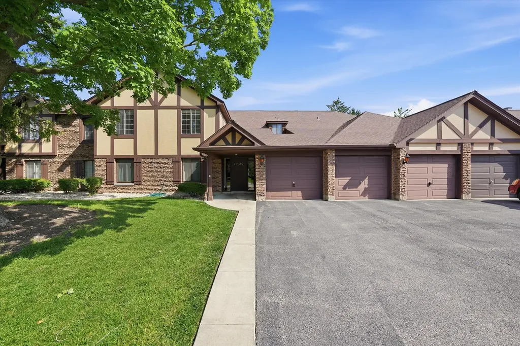 1720 Lakecliffe Drive Wheaton IL 60189