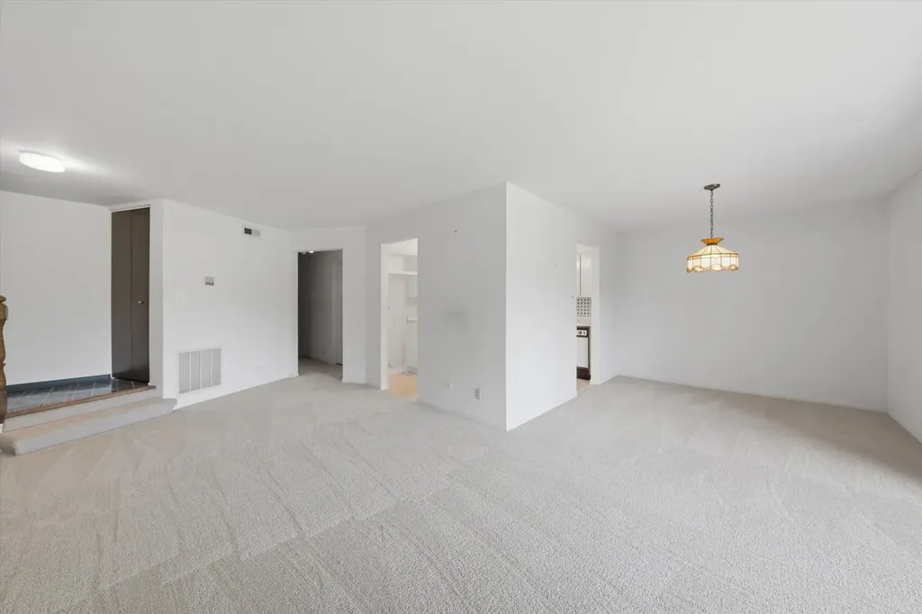 1720 Lakecliffe Drive Wheaton IL 60189