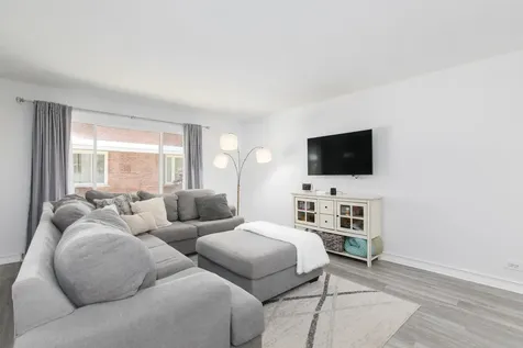 336 South Maple Street Mount Prospect IL 60056