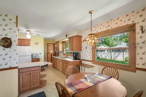 472 West Walnut Avenue Des Plaines IL 60016