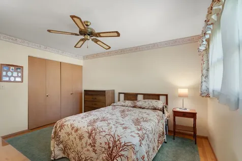 472 West Walnut Avenue Des Plaines IL 60016
