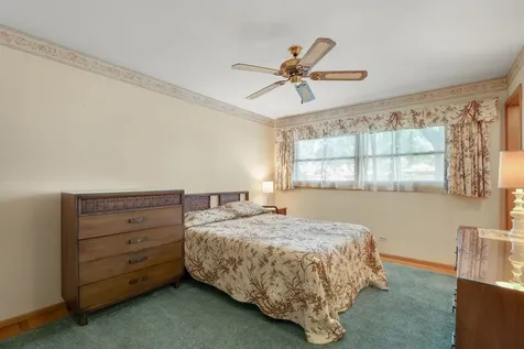 472 West Walnut Avenue Des Plaines IL 60016