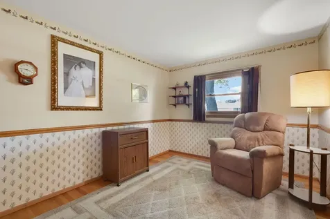 472 West Walnut Avenue Des Plaines IL 60016