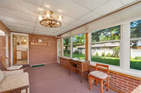 472 West Walnut Avenue Des Plaines IL 60016
