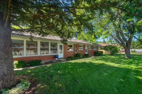 472 West Walnut Avenue Des Plaines IL 60016
