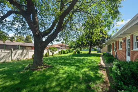472 West Walnut Avenue Des Plaines IL 60016