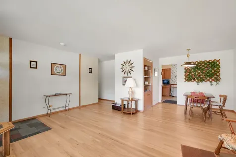 472 West Walnut Avenue Des Plaines IL 60016