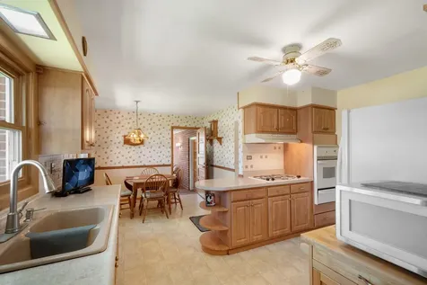 472 West Walnut Avenue Des Plaines IL 60016