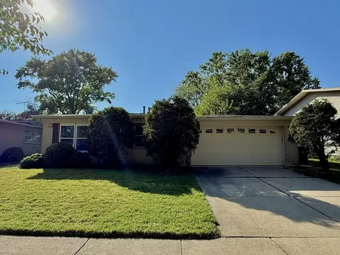 340 North Illinois Avenue Glenwood IL 60425