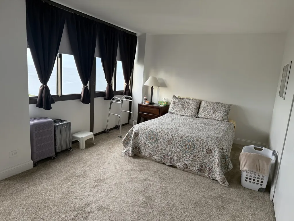 4850 South Lake Park Avenue Chicago IL 60615