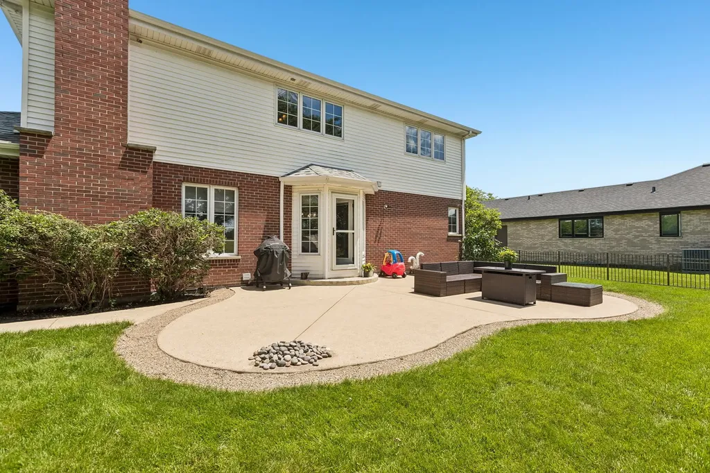 2155 Arthurs Pass Street New Lenox IL 60451
