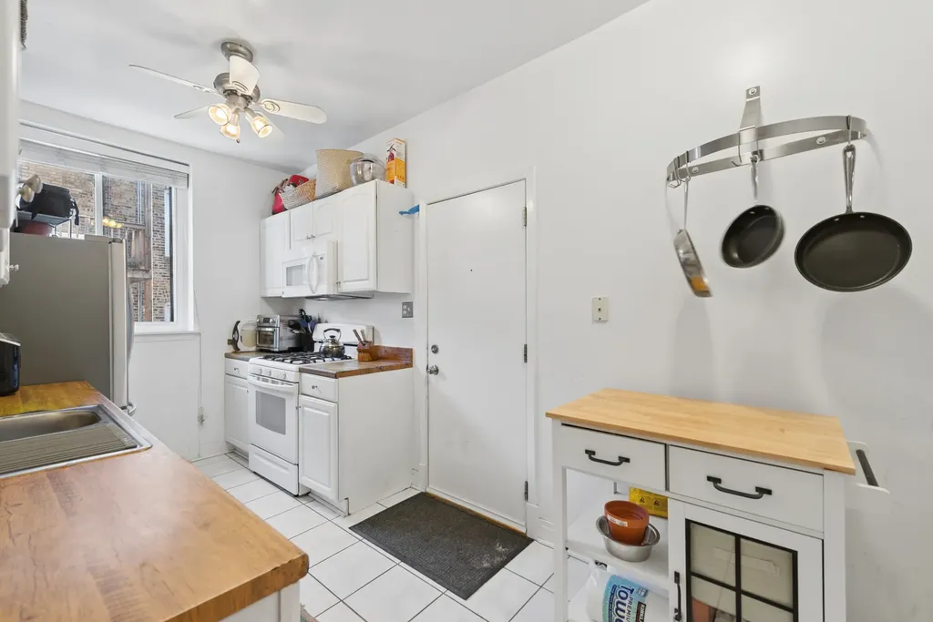 908 West Sunnyside Avenue Chicago IL 60640