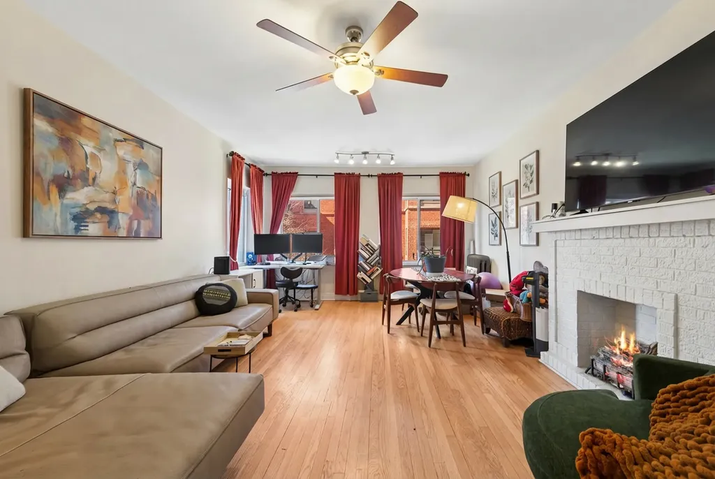 908 West Sunnyside Avenue Chicago IL 60640