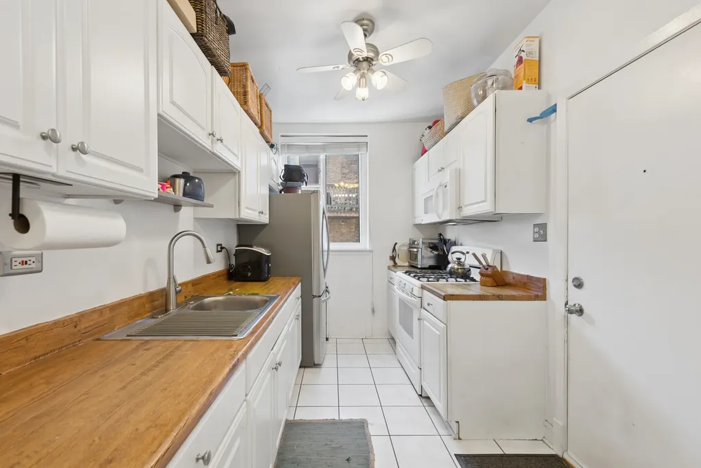 908 West Sunnyside Avenue Chicago IL 60640