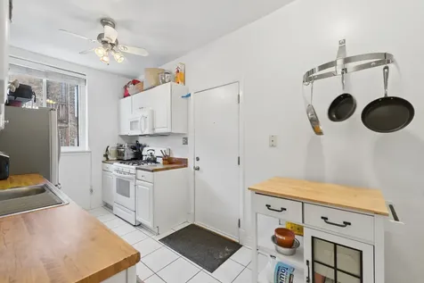908 West Sunnyside Avenue Chicago IL 60640