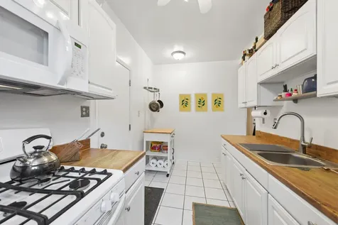 908 West Sunnyside Avenue Chicago IL 60640