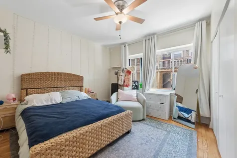 908 West Sunnyside Avenue Chicago IL 60640