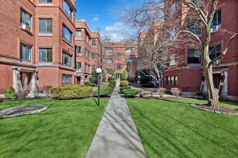 908 West Sunnyside Avenue Chicago IL 60640