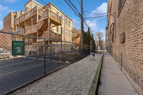 908 West Sunnyside Avenue Chicago IL 60640