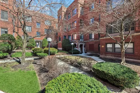 908 West Sunnyside Avenue Chicago IL 60640