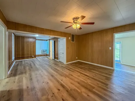 305 North William Street Farmer City IL 61842