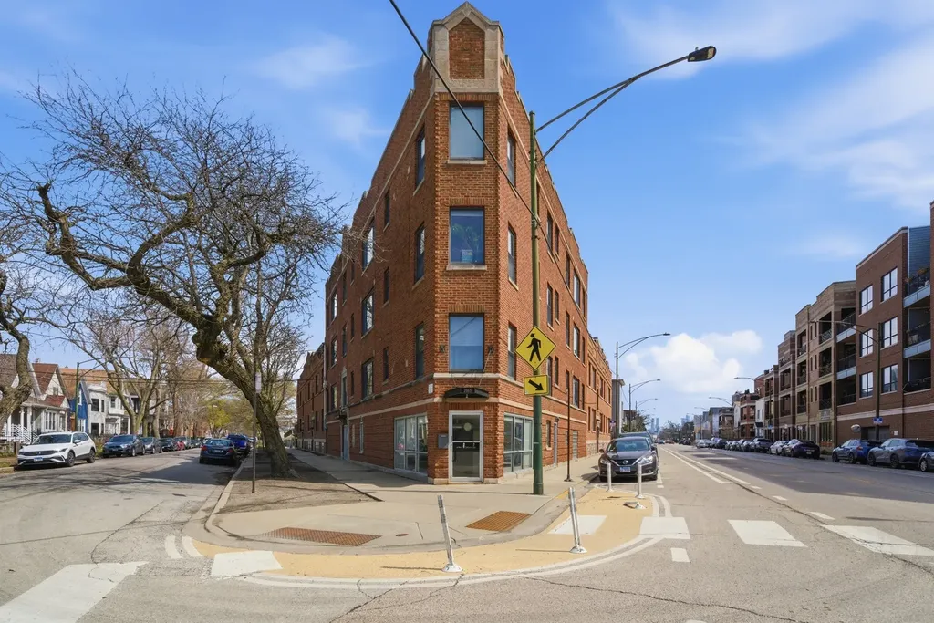 2245 West Barry Avenue Chicago IL 60618