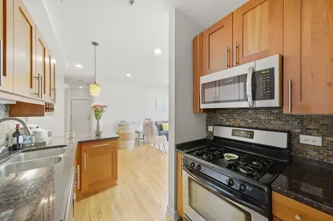 2245 West Barry Avenue Chicago IL 60618