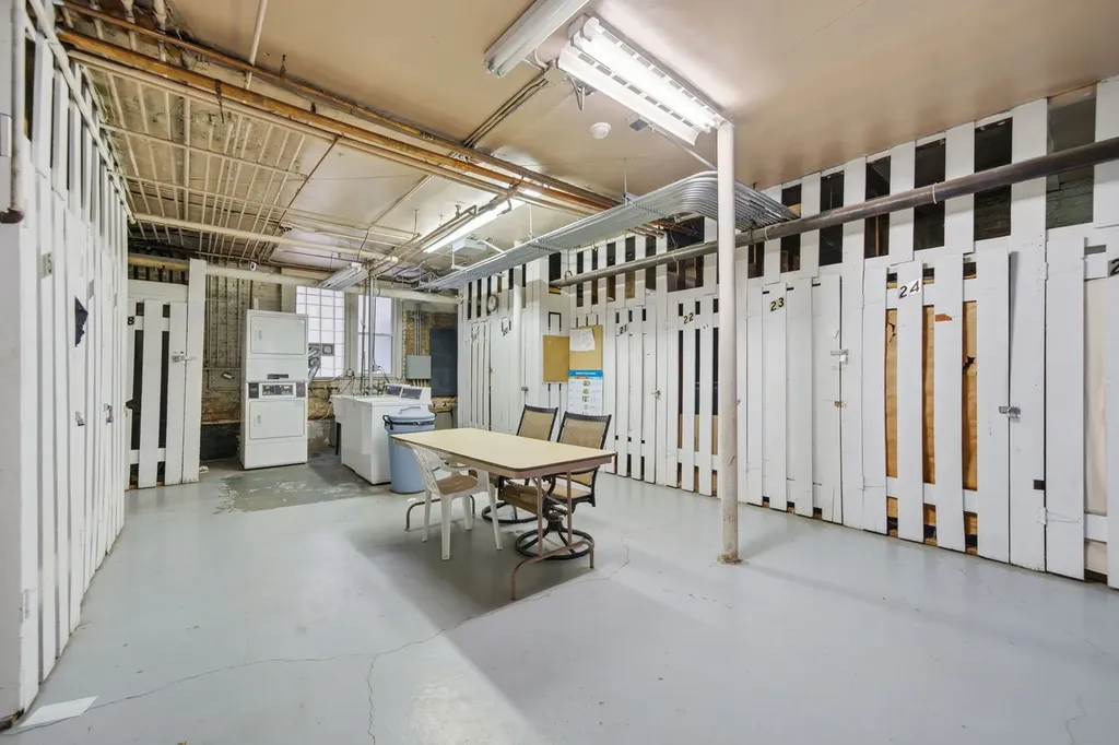 6751 North Artesian Avenue Chicago IL 60645