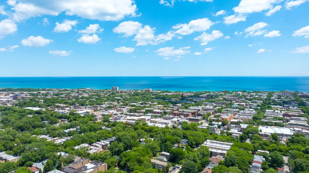 6751 North Artesian Avenue Chicago IL 60645
