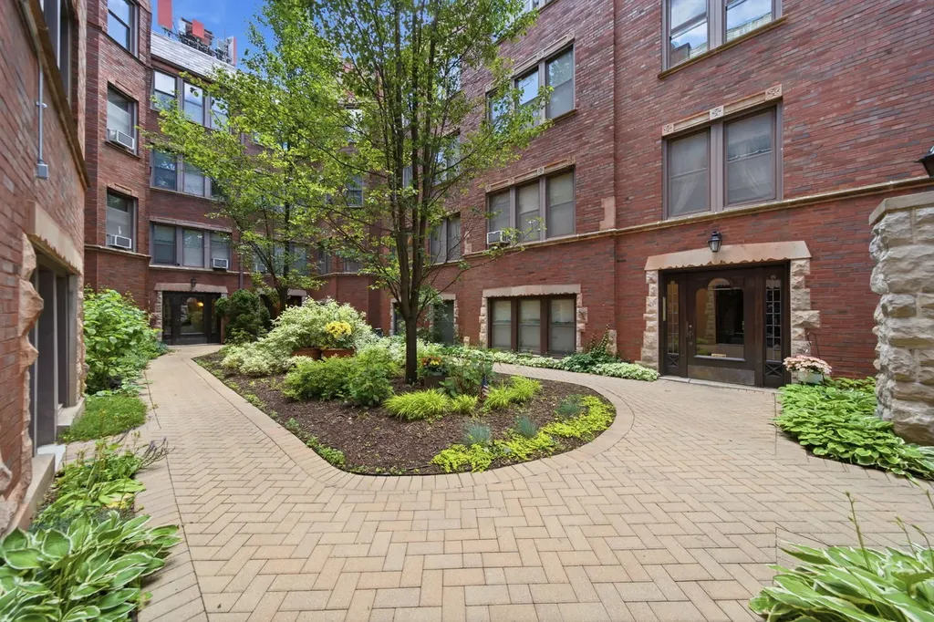 6751 North Artesian Avenue Chicago IL 60645