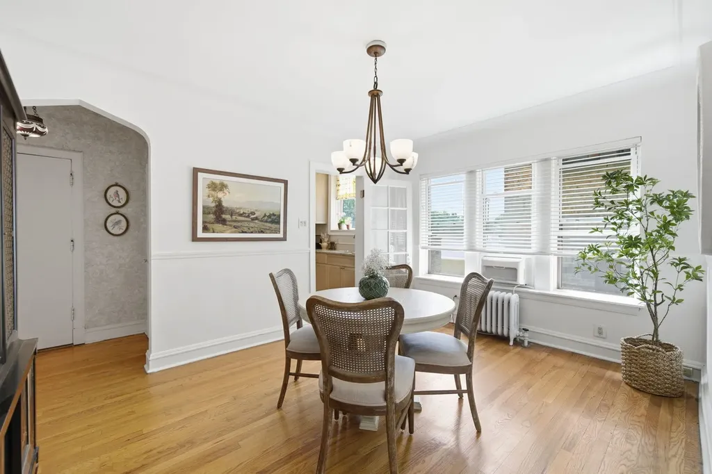 6751 North Artesian Avenue Chicago IL 60645