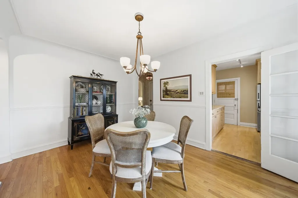 6751 North Artesian Avenue Chicago IL 60645