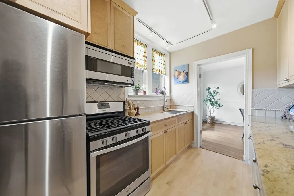 6751 North Artesian Avenue Chicago IL 60645