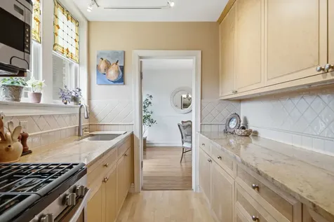6751 North Artesian Avenue Chicago IL 60645
