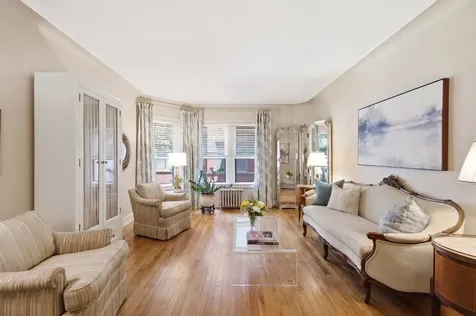 6751 North Artesian Avenue Chicago IL 60645