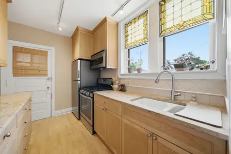 6751 North Artesian Avenue Chicago IL 60645