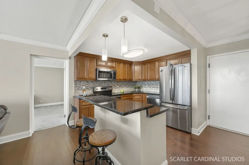 2005 Finley Road Lombard IL 60148